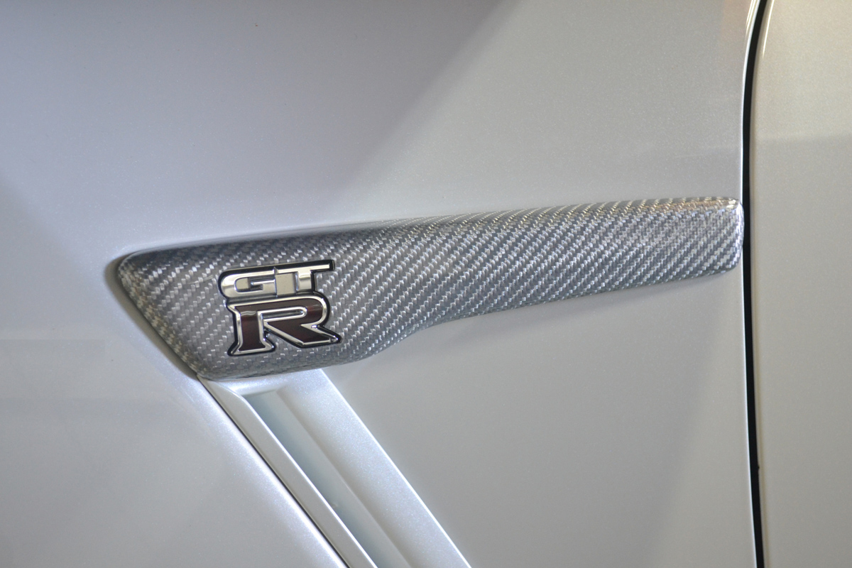 RSW Carbon GT-R MY2017 Fender Emblem Panels for GT-R (MY14)